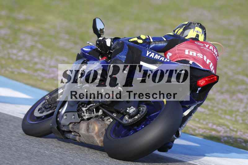 /Archiv-2025/01 24.-27.01.2025 Moto Center Thun Jerez/rot-red/backside